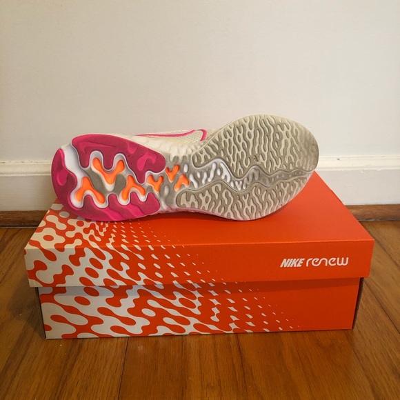 *Sold* Nike Women’s Renew Run - Picture 4 of 5